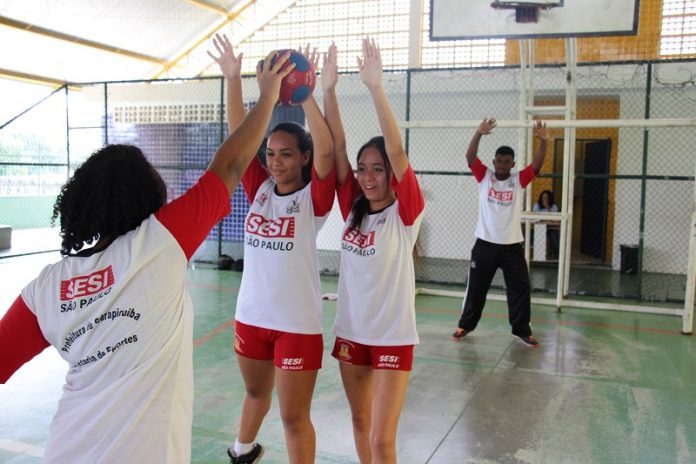 Escolinha-1-696x464