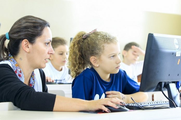 alunos-escola-ensino-696x464