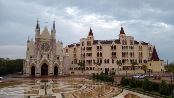 Basílica-Nossa-Senhora-do-Rosário-de-Fátima-23-696x392