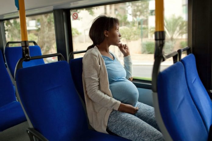 gravida-no-onibus-gravida-no-transporte-publico-gestante-no-onibus-assento-preferencial-1438788932392_1920x1279