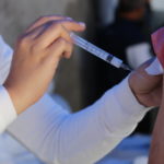 Carapicuíba realiza vacinação contra a gripe em escolas próximas às unidades de saúde