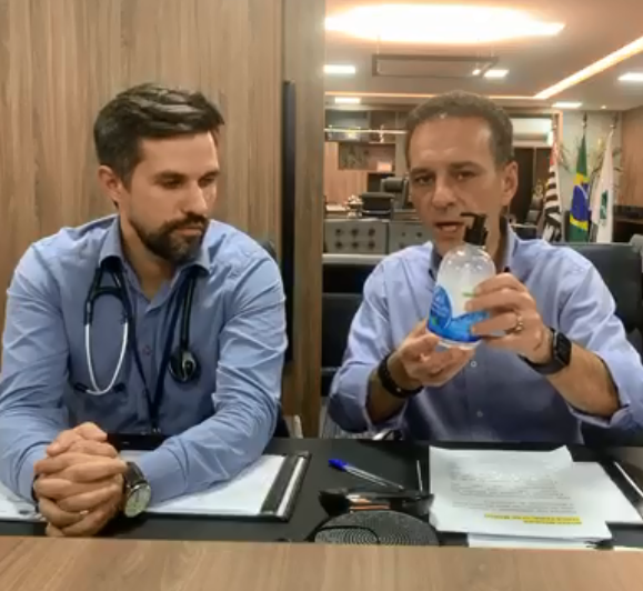 foto prefeito na live dia 17