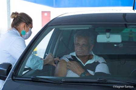 Cotia recebe mais doses e realiza drive-thru de vacinação contra a gripe, nessa quinta e sexta-feira