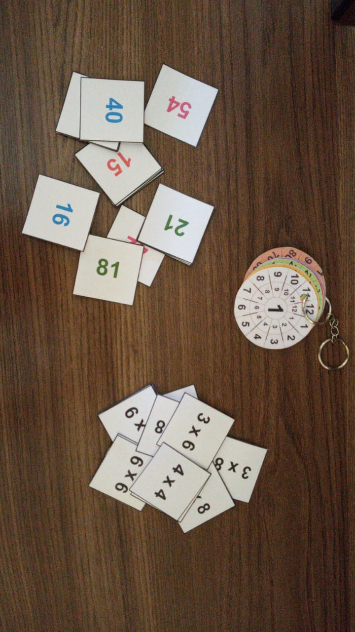 Dia dos Professores: professora cria jogos de tabuleiro para