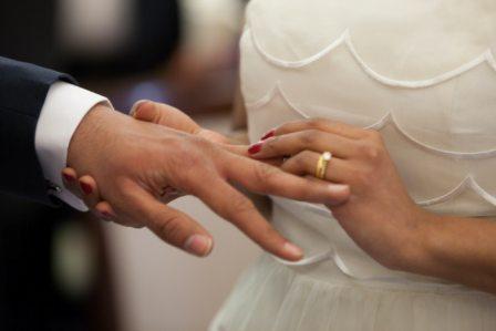 É possível se casar com alguém com ideologia política diferente da sua?