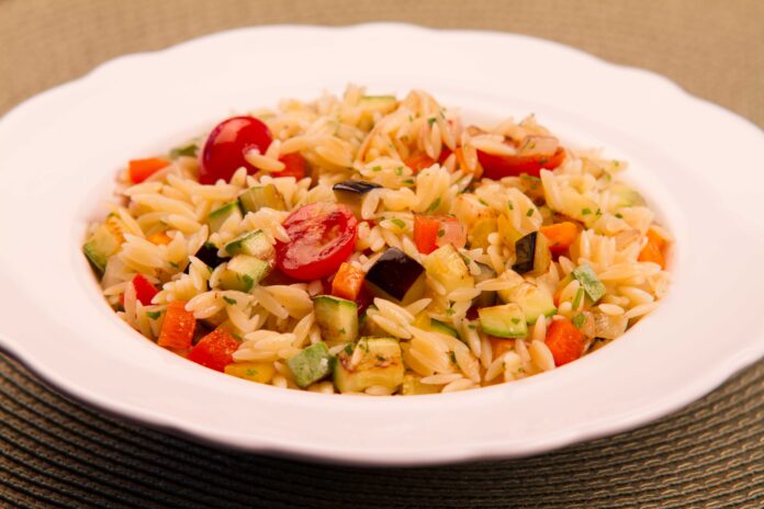 Aprenda a preparar Salada de Risoni com Vegetais Grelhados