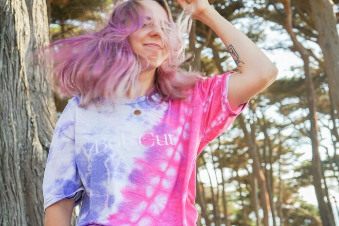 Tie-dye continua sendo tendência em 2021