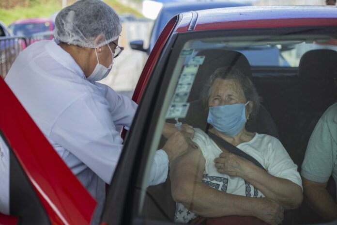 Saúde antecipa horário de vacinação contra Covid-19 para às 6h, nos dias 4 e 5/03