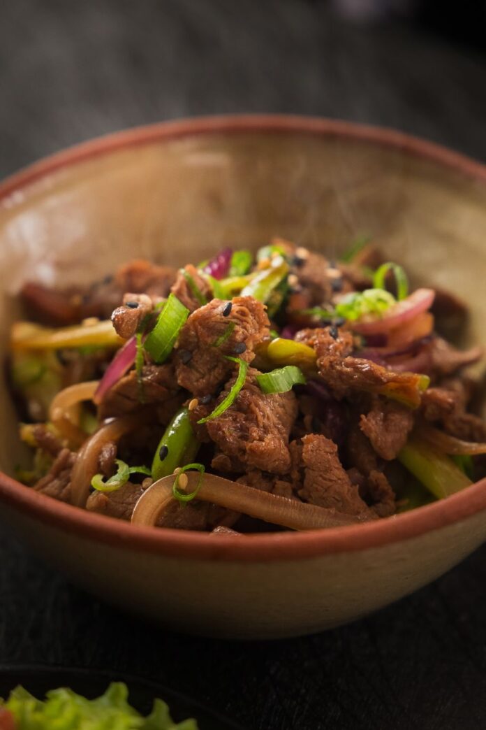 Carne com legumes tipo oriental