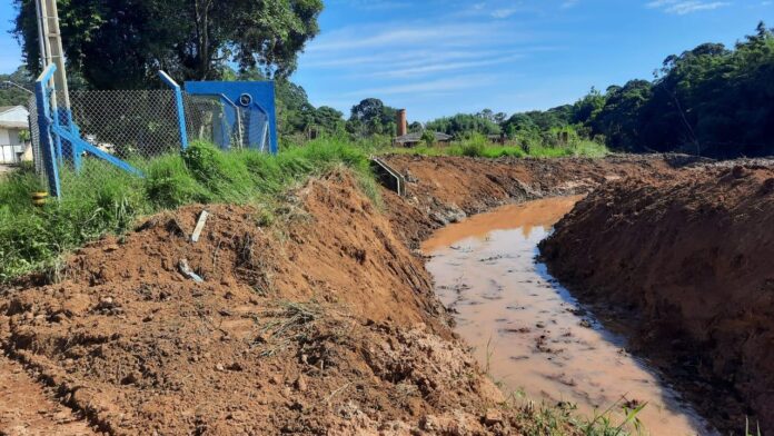 Cotia realiza desobstrução, limpeza, manutenção e ampliação de galerias de água