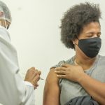 Cotia realiza corujão de vacinação contra Covid-19 até sexta feira