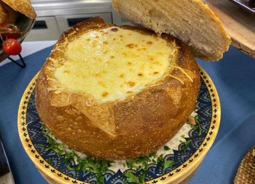 Sopas no pão italiano: dica fácil para aquecer com estilo
