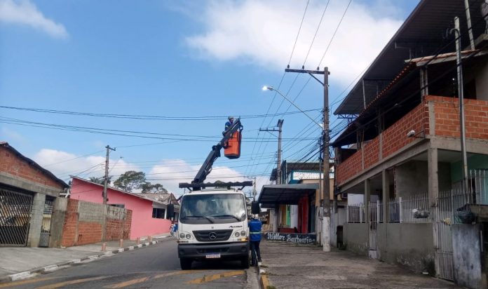 Sistema de telegestão dá mais agilidade na solução de problemas na iluminação pública em Cotia