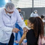 Carapicuíba inicia vacinação de 16 e 17 anos com comorbidades