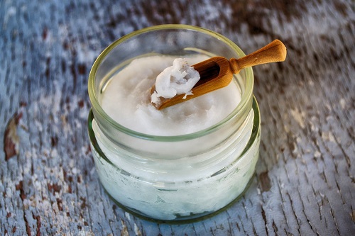 Óleo de coco: saiba os benefícios do alimento para sua saúde e rotina