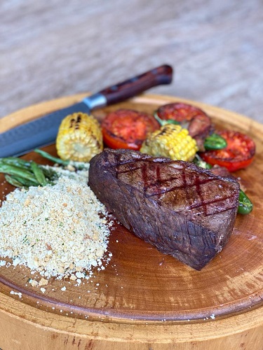 Churrasco e até macarrão ganham toque especial com farofa
