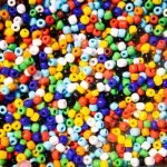 Aposte nas bolsas com miçangas para arrasar no look de verão