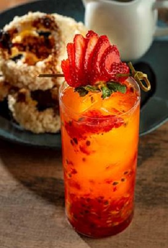Receita de pururuca de cebola ao molho de cerveja e drink de maracujá