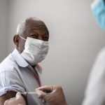 Cotia e Carapicuíba iniciam a aplicação da 4ª dose para idosos