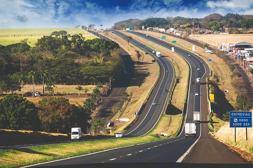 Governo de São Paulo prevê movimento de cerca de 4 milhões de veículos nas principais rodovias durante o feriado de Páscoa