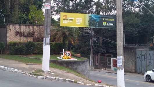 Maio Amarelo: 'túmulos' são montados na estrada de Caucaia