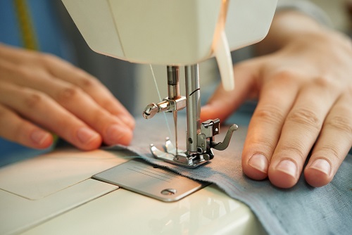 Inscrições abertas para o curso gratuito de Corte e Costura em Cotia em parceria com o Senac