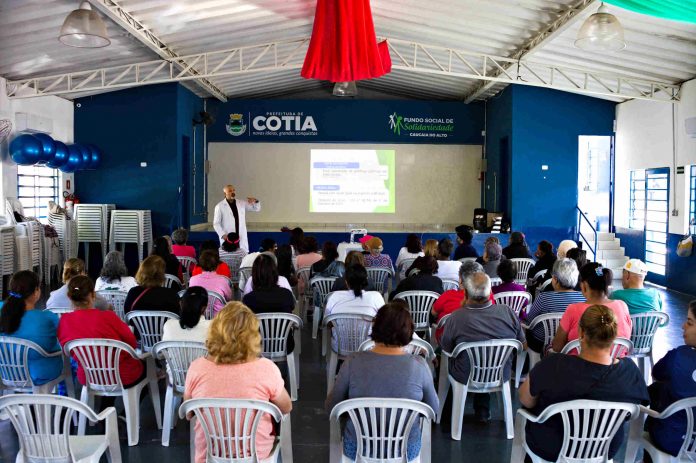 Palestra sobre prevenção de queda de idosos_Foto Juliano Barbosa (11)