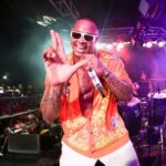 Léo Santana faz a festa no aniversário de Embu das Artes