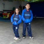 Uniformes escolares começam a ser entregues para alunos da rede municipal de Cotia
