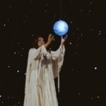 “VIVA! VIDA!”, novo solo de Regina Casé, estreia hoje (09) em São Paulo