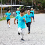 Corre Cotia Kids reúne crianças e famílias para uma manhã de esporte e diversão na Granja Viana