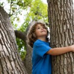 Dia da Árvore: seu filho está brincando o suficiente ao ar livre?